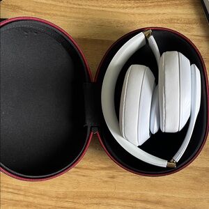 Beats by Dre White Over-Ear Headphones with Case